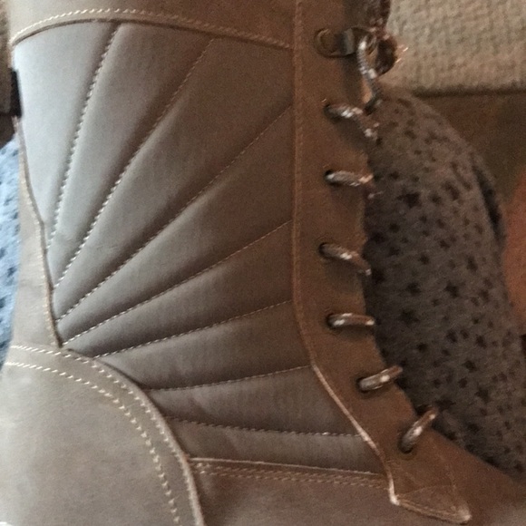 Bnwt snow boot size 8 - Picture 8 of 9